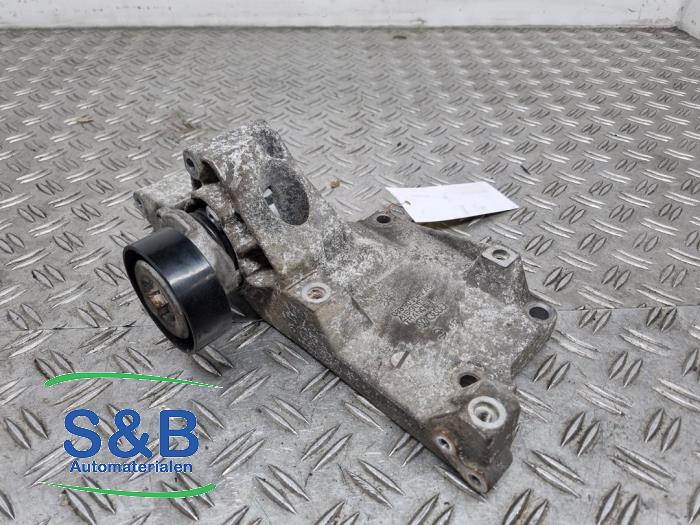 Gebruikte Dynamosteun onder Seat Ibiza III (6L1) 1.9 TDI 100 Prijs € 40,00 Margeregeling aangeboden door Schaap & Bron