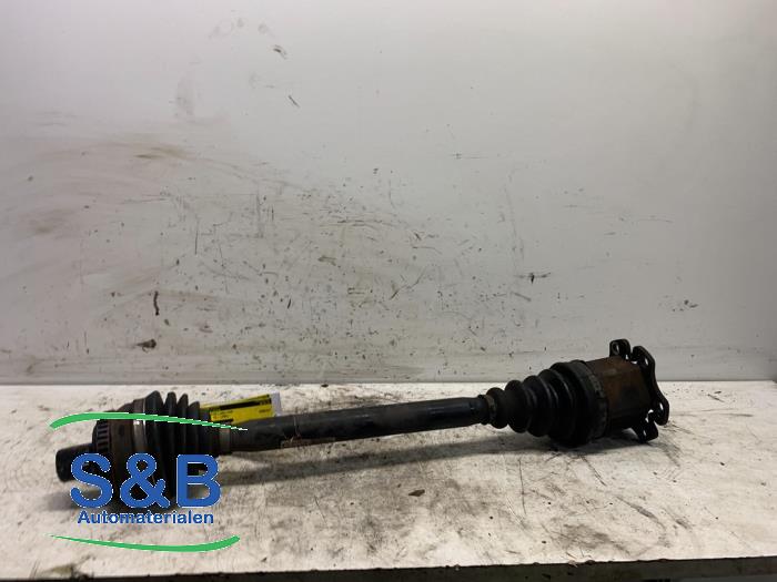 Gebruikte Aandrijfas links-voor Audi A4 (B6) 2.0 20V Prijs € 60,00 Margeregeling aangeboden door Schaap & Bron