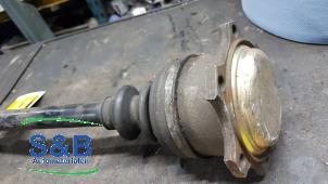 Gebruikte Aandrijfas rechts-voor Volkswagen Passat (3B3) 2.8 V6 30V Prijs € 60,00 Margeregeling aangeboden door Schaap & Bron