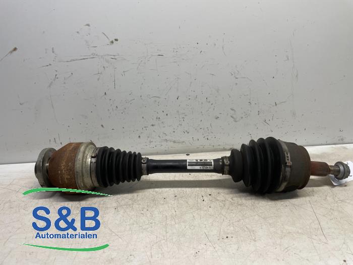 Gebruikte Aandrijfas links-voor Volkswagen Multivan T5 (7E/7HC/7HF/7HM) 2.5 Tdi Prijs € 80,00 Margeregeling aangeboden door Schaap & Bron