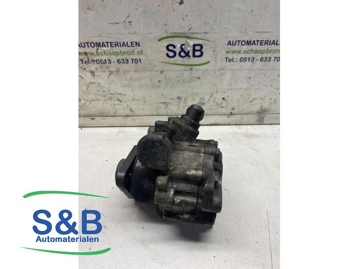 Stuurbekrachtiging Pomp van een Audi A6 2000