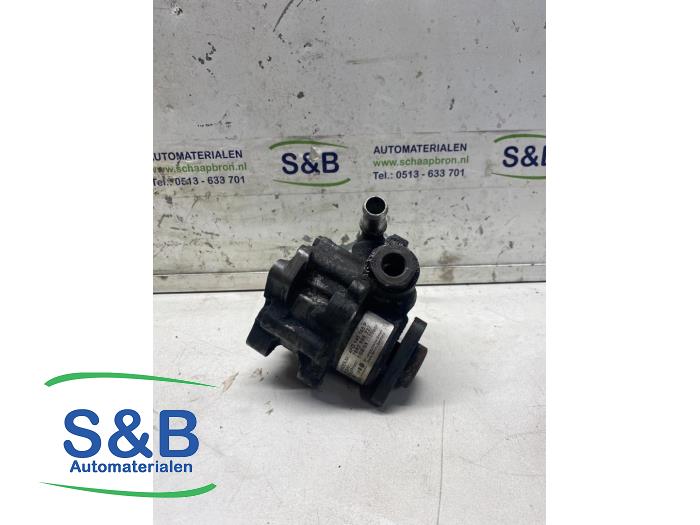 Stuurbekrachtiging Pomp van een Audi A6 2000