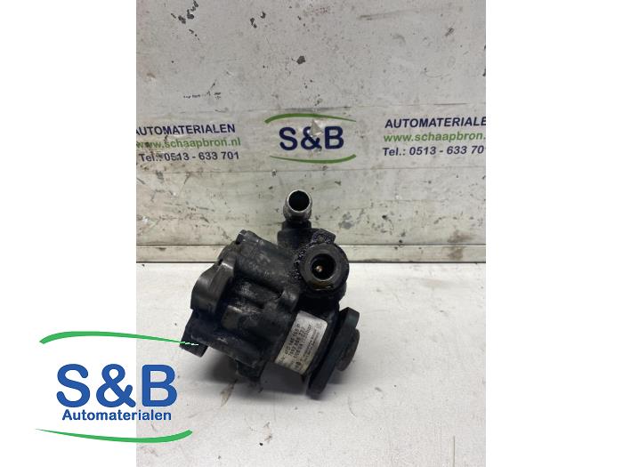 Stuurbekrachtiging Pomp van een Audi A6 2000