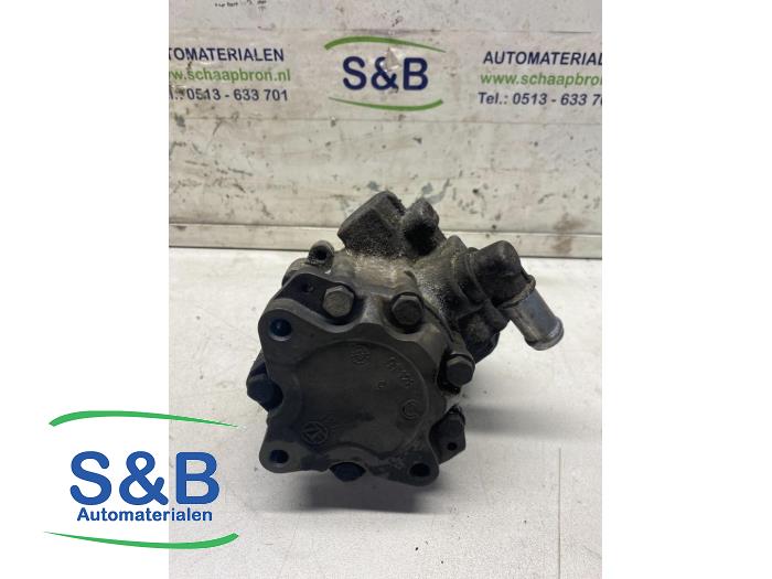 Stuurbekrachtiging Pomp van een Audi A6 2000