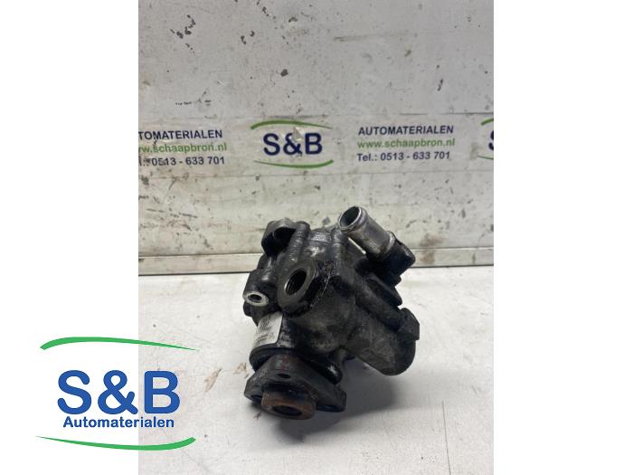 Stuurbekrachtiging Pomp van een Audi A6 2000