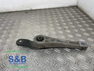 Gebruikte Versnellingsbak Steun Volkswagen Golf V 4Motion (1K1) 3.2 R32 V6 24V Prijs € 25,00 Margeregeling aangeboden door Schaap & Bron