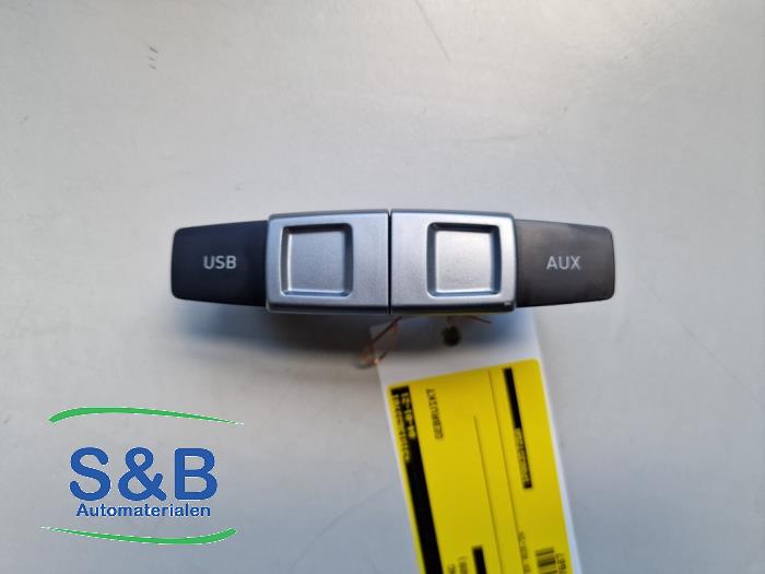 AUX/USB aansluiting van een Seat Leon (1P1) 1.4 16V 2009