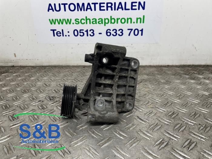 Gebruikte Dynamosteun onder Volkswagen Phaeton (3D) 3.0 V6 TDI 24V 4Motion Prijs € 30,00 Margeregeling aangeboden door Schaap & Bron