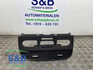 Gebruikte Luchtrooster Dashboard Seat Altea (5P1) 1.6 Prijs € 20,00 Margeregeling aangeboden door Schaap & Bron
