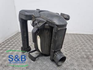 Gebruikte Luchtfilterhuis Volkswagen Transporter/Caravelle T4 2.4 D Prijs € 75,00 Margeregeling aangeboden door Schaap & Bron