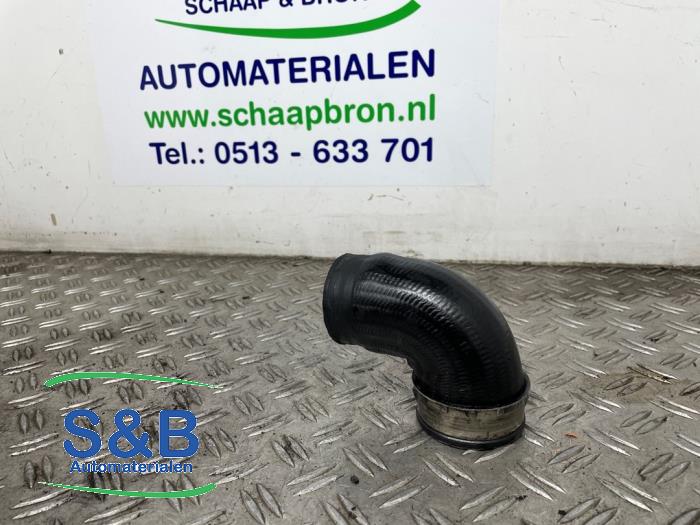 Gebruikte Intercooler Slang Volkswagen Passat (3B3) 1.9 TDI 130 4Motion Prijs € 15,00 Margeregeling aangeboden door Schaap & Bron