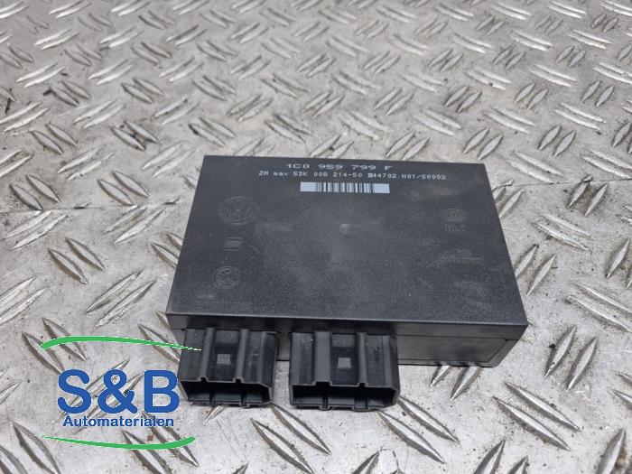 Gebruikte Computer Motormanagement Seat Leon (1M1) 1.6 16V Prijs € 50,00 Margeregeling aangeboden door Schaap & Bron