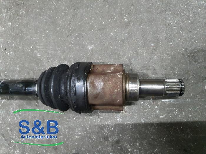 Aandrijfas rechts-voor van een Volkswagen Up! (121) 1.0 12V 60 2012