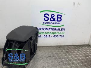 Gebruikte Armsteun Volkswagen Golf V (1K1) 1.6 FSI 16V Prijs € 70,00 Margeregeling aangeboden door Schaap & Bron