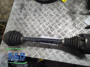 Gebruikte Aandrijfas links-voor Volkswagen Touran (1T1/T2) 1.6 FSI 16V Prijs € 65,00 Margeregeling aangeboden door Schaap & Bron