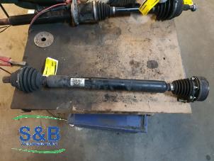 Gebruikte Aandrijfas rechts-voor Volkswagen Touran (1T1/T2) 1.6 FSI 16V Prijs € 80,00 Margeregeling aangeboden door Schaap & Bron