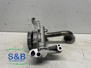 Gebruikte Oliepomp Volkswagen Multivan T5 (7E/7HC/7HF/7HM) 2.0 TDI DRF Prijs € 75,00 Margeregeling aangeboden door Schaap & Bron