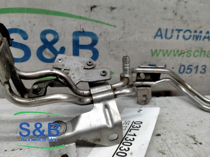 Brandstofleiding van een Volkswagen Multivan T5 (7E/7HC/7HF/7HM) 2.0 TDI 4Motion 2010