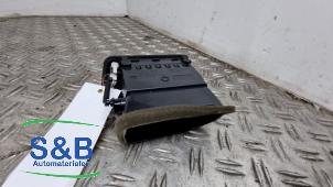 Gebruikte Luchtrooster Dashboard Volkswagen Passat (3C2) 1.8 TSI 16V Prijs € 10,00 Margeregeling aangeboden door Schaap & Bron