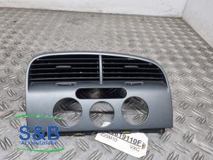 Gebruikte Luchtrooster Dashboard Seat Altea (5P1) 1.6 Prijs € 39,99 Margeregeling aangeboden door Schaap & Bron