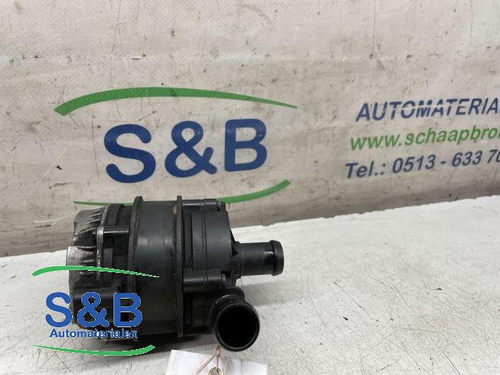 Waterpomp van een Volkswagen Passat (3G2) 1.4 GTE Hybrid 16V 2017