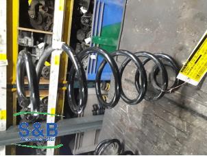 Gebruikte Schroefveer achter Volkswagen Golf VII (AUA) 1.6 TDI 16V Prijs € 25,00 Margeregeling aangeboden door Schaap & Bron