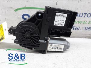 Gebruikte Portierruitmotor Volkswagen Touran (1T3) Prijs € 65,00 Margeregeling aangeboden door Schaap & Bron
