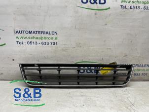 Gebruikte Grille Volkswagen Passat (3C2) 2.0 TDI 16V 140 Prijs € 25,00 Margeregeling aangeboden door Schaap & Bron