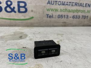 Gebruikte Ruit schakelaar elektrisch Mini Mini Cooper S (R53) 1.6 16V Prijs € 10,00 Margeregeling aangeboden door Schaap & Bron