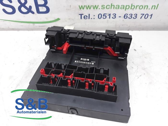 Boordcomputer van een Volkswagen Golf V (1K1) 2.0 GTI 16V 2005