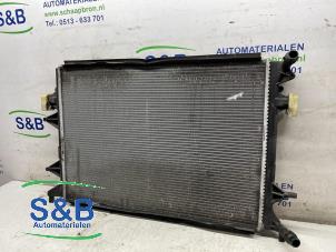 Gebruikte Radiateur Volkswagen Jetta IV (162/16A) 1.4 TSI Hybrid 16V Prijs € 75,00 Margeregeling aangeboden door Schaap & Bron