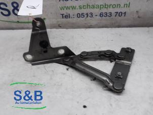 Gebruikte Motorkap Scharnier Seat Altea (5P1) 1.6 Prijs € 15,00 Margeregeling aangeboden door Schaap & Bron