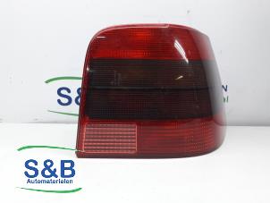 Gebruikte Achterlicht rechts Volkswagen Golf IV (1J1) 1.4 16V Prijs € 30,00 Margeregeling aangeboden door Schaap & Bron