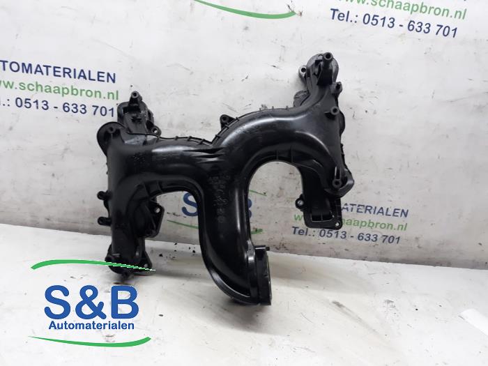 Inlaatspruitstuk van een Audi Q5 (8RB) 3.0 TDI V6 24V Quattro 2013