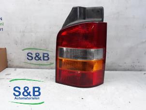 Gebruikte Achterlicht rechts Volkswagen Transporter T5 1.9 TDi Prijs € 35,00 Margeregeling aangeboden door Schaap & Bron