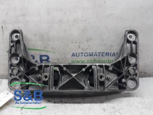 Gebruikte Versnellingsbak Steun BMW 5 serie (E60) 520i 24V Prijs € 23,00 Margeregeling aangeboden door Schaap & Bron