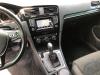 Radio van een Volkswagen Golf VII (AUA) 1.4 TSI 16V 2014