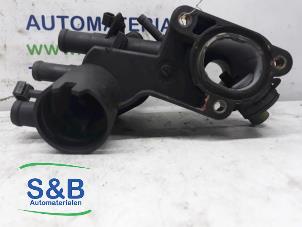 Gebruikte Thermostaathuis Volkswagen Polo III (6N2) 1.0 Prijs € 25,00 Margeregeling aangeboden door Schaap & Bron