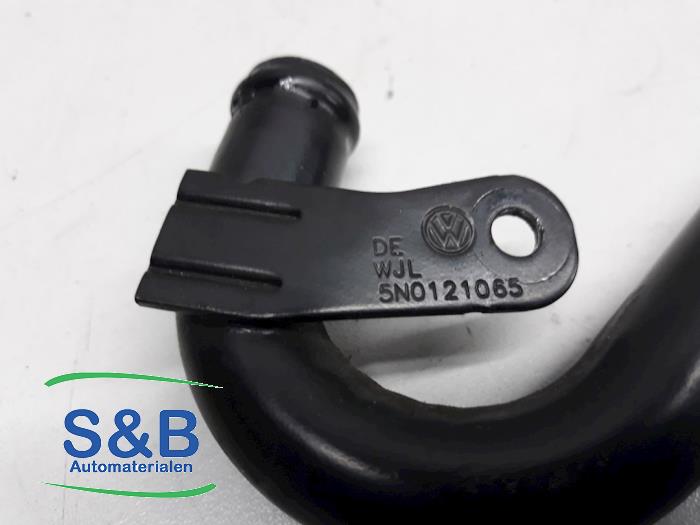 Waterpijp van een Volkswagen Golf Plus (5M1/1KP) 2.0 TDI 16V 2012