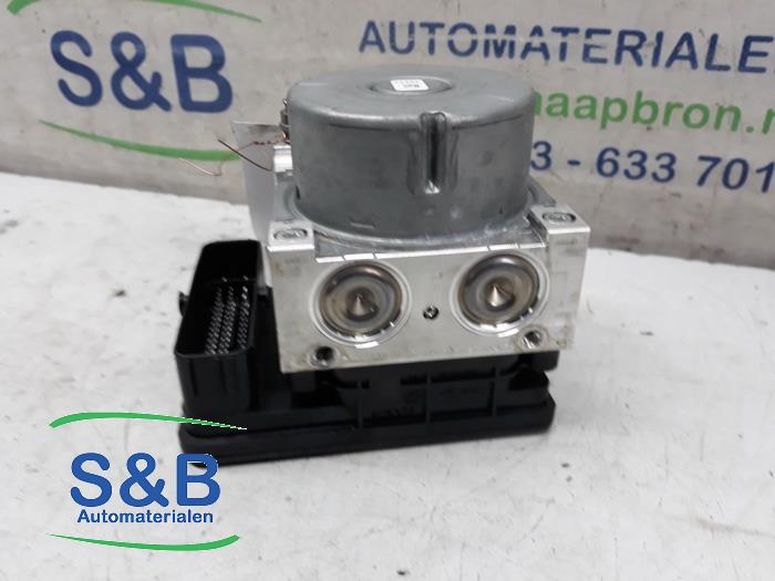 Gebruikte ABS Pomp Volkswagen Golf Sportsvan (AUVS) 1.6 TDI 16V Prijs € 149,99 Margeregeling aangeboden door Schaap & Bron