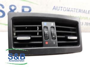 Gebruikte Luchtrooster achter BMW 3 serie (E90) 320d 16V Prijs € 20,00 Margeregeling aangeboden door Schaap & Bron