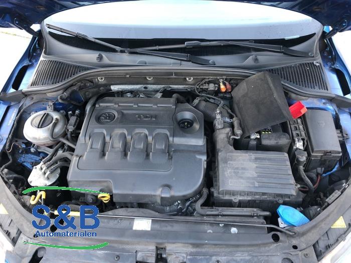 Motor van een Skoda Octavia Combi (5EAC) 1.6 TDI GreenTec 16V 2015