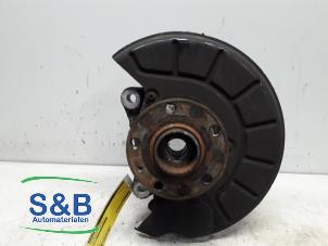 Gebruikte Fusee links-voor Volkswagen Passat Variant (365) 2.0 TDI 16V 135 Prijs € 65,00 Margeregeling aangeboden door Schaap & Bron