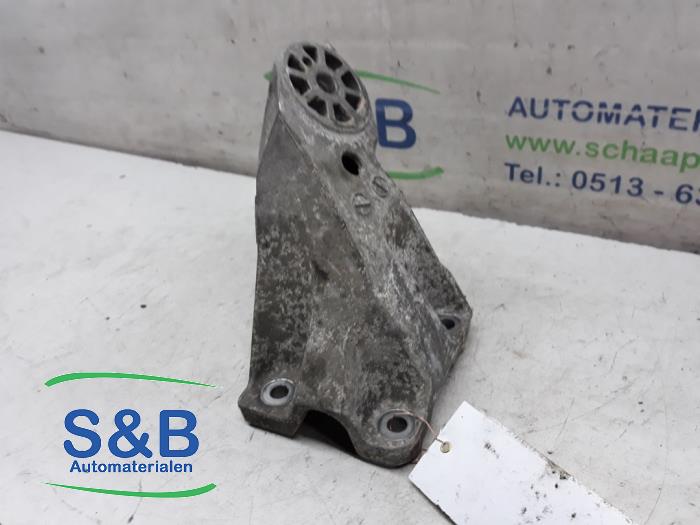 Gebruikte Motorsteun Audi Q7 (4LB) 3.0 TDI V6 24V Prijs € 50,00 Margeregeling aangeboden door Schaap & Bron