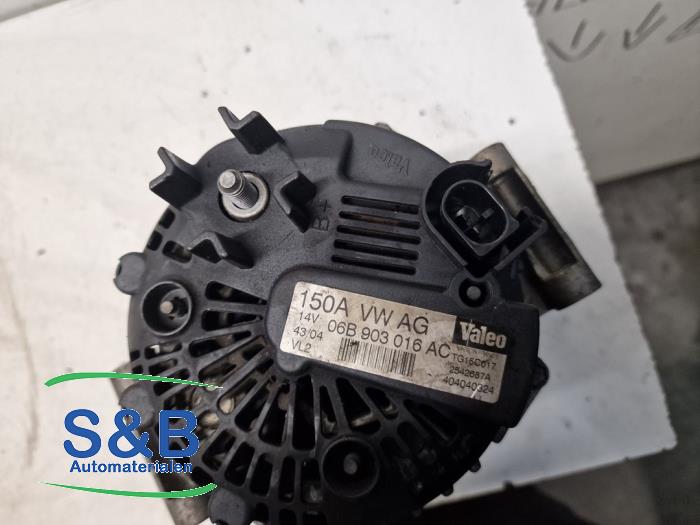 Dynamo van een Audi A4 (B7) 1.8 T 20V 2006