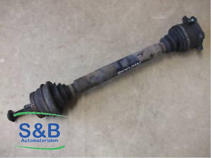 Gebruikte Steekas links-voor Volkswagen Passat (3B2) 1.9 TDi 90 Prijs € 80,00 Margeregeling aangeboden door Schaap & Bron