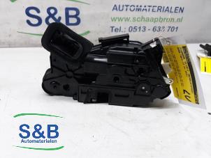 Gebruikte Deurslot Mechaniek 4Deurs links-voor Skoda Fabia III Combi (NJ5) 1.0 12V Prijs € 35,00 Margeregeling aangeboden door Schaap & Bron