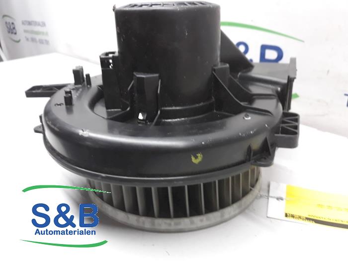 Kachel Ventilatiemotor van een Volkswagen Polo V (6R) 1.2 TSI 2013