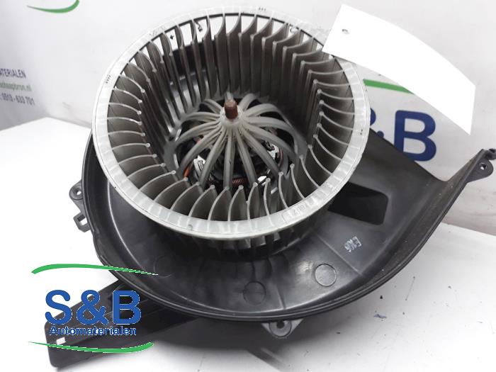 Kachel Ventilatiemotor van een Volkswagen Polo V (6R) 1.2 TSI 2013