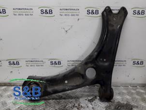 Gebruikte Draagarm links-voor Volkswagen Caddy Combi III (2KB,2KJ) 1.2 TSI Prijs € 35,00 Margeregeling aangeboden door Schaap & Bron